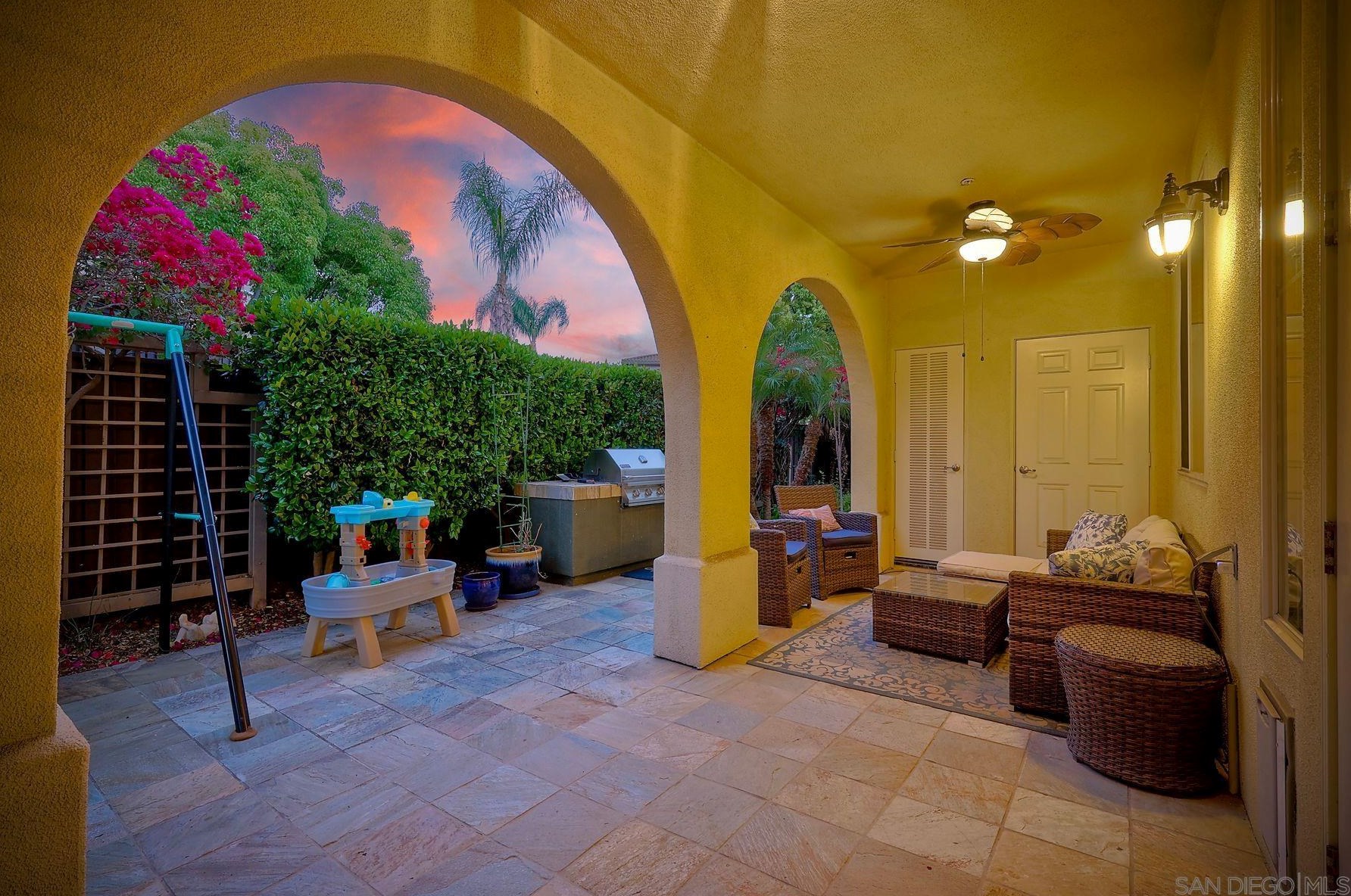 2841 Piantino Cir, San Diego CA  92108-4762 exterior