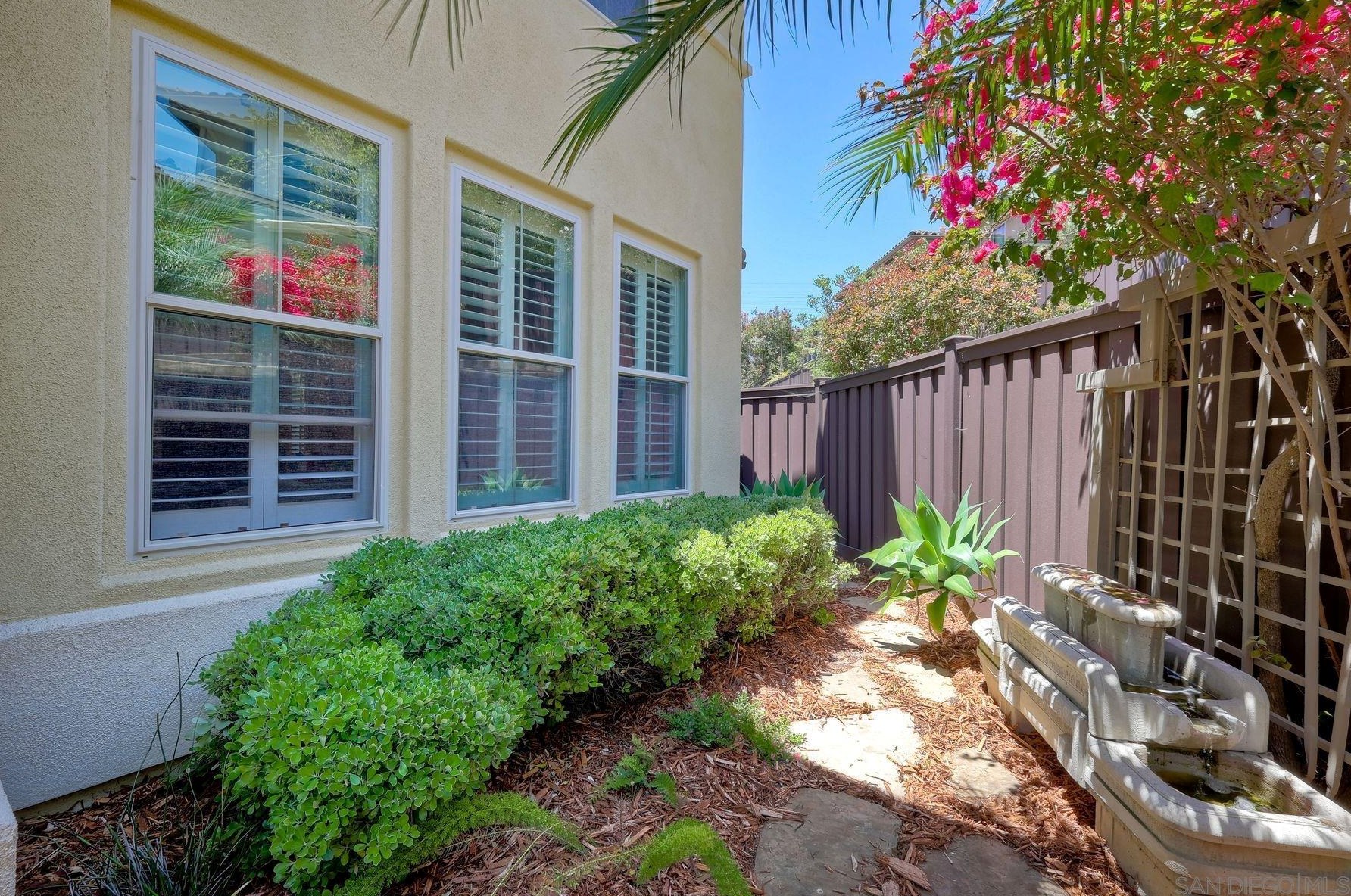 2841 Piantino Cir, San Diego CA  92108-4762 exterior