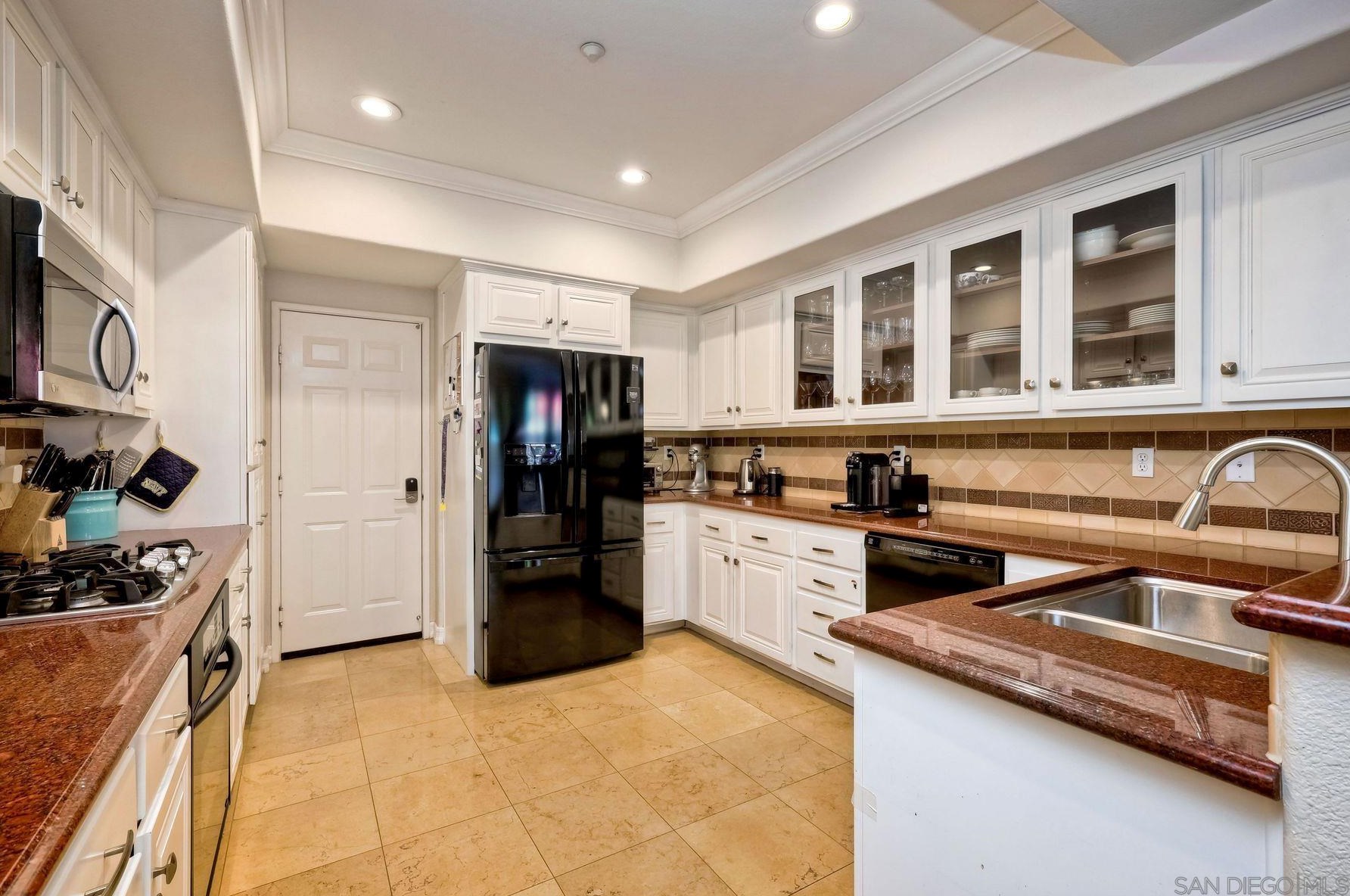 2841 Piantino Cir, San Diego CA  92108-4762 exterior