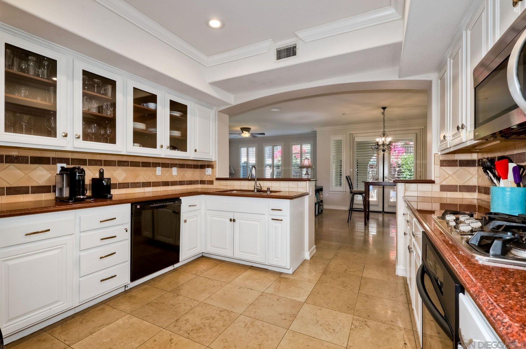 2841 Piantino Cir, San Diego CA  92108-4762 exterior