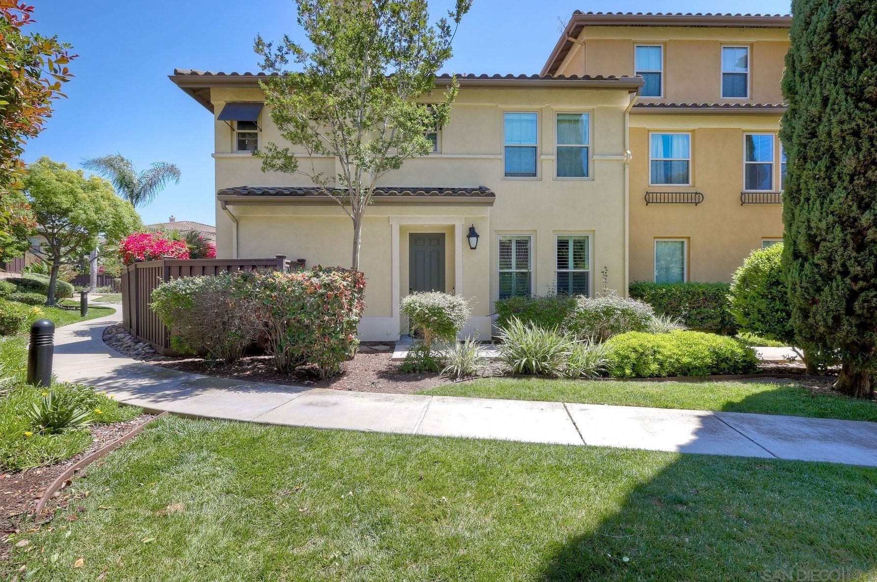 2841 Piantino Cir, San Diego CA  92108-4762 exterior