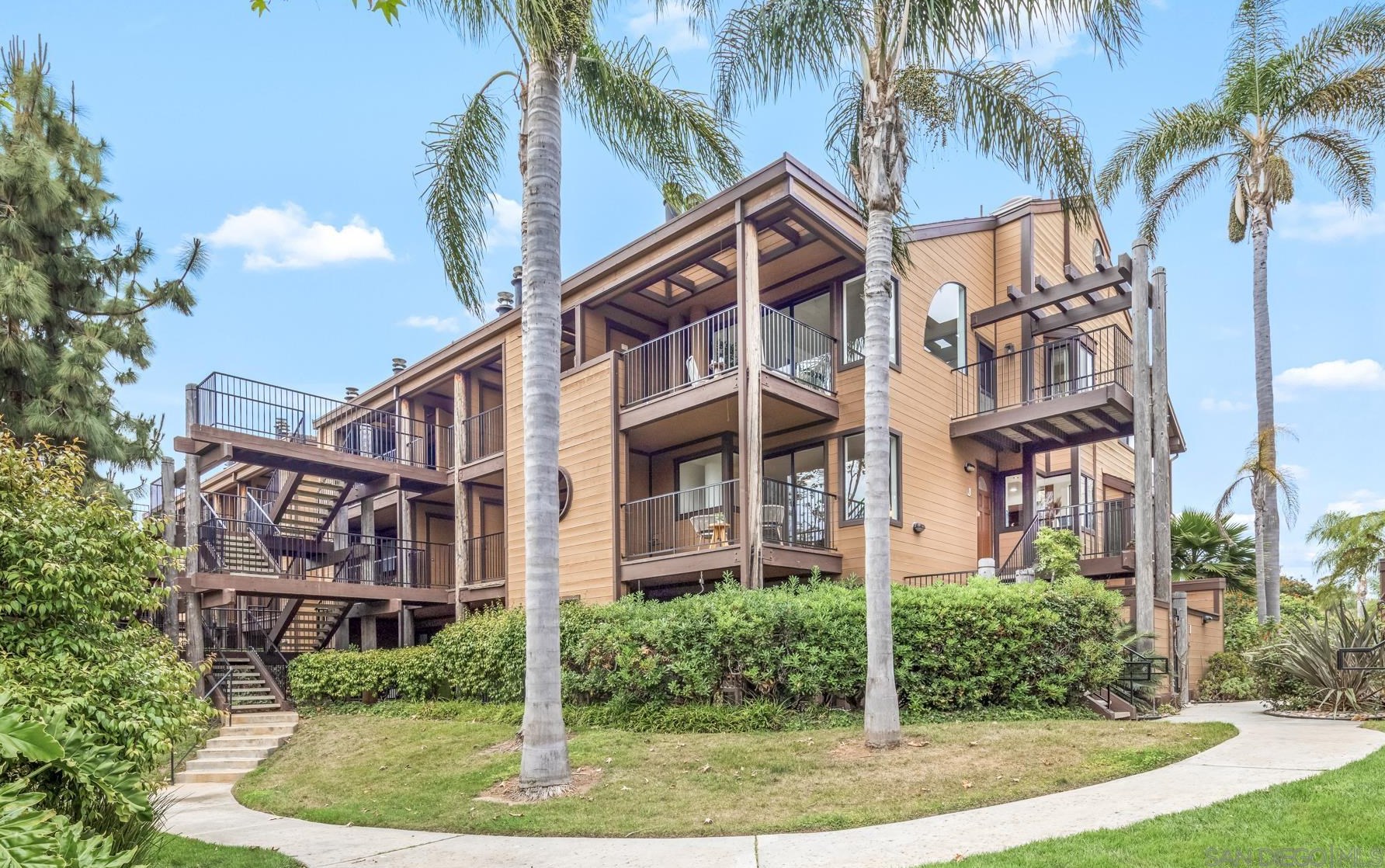 4009 Canario St, Carlsbad CA  92008-4153 exterior