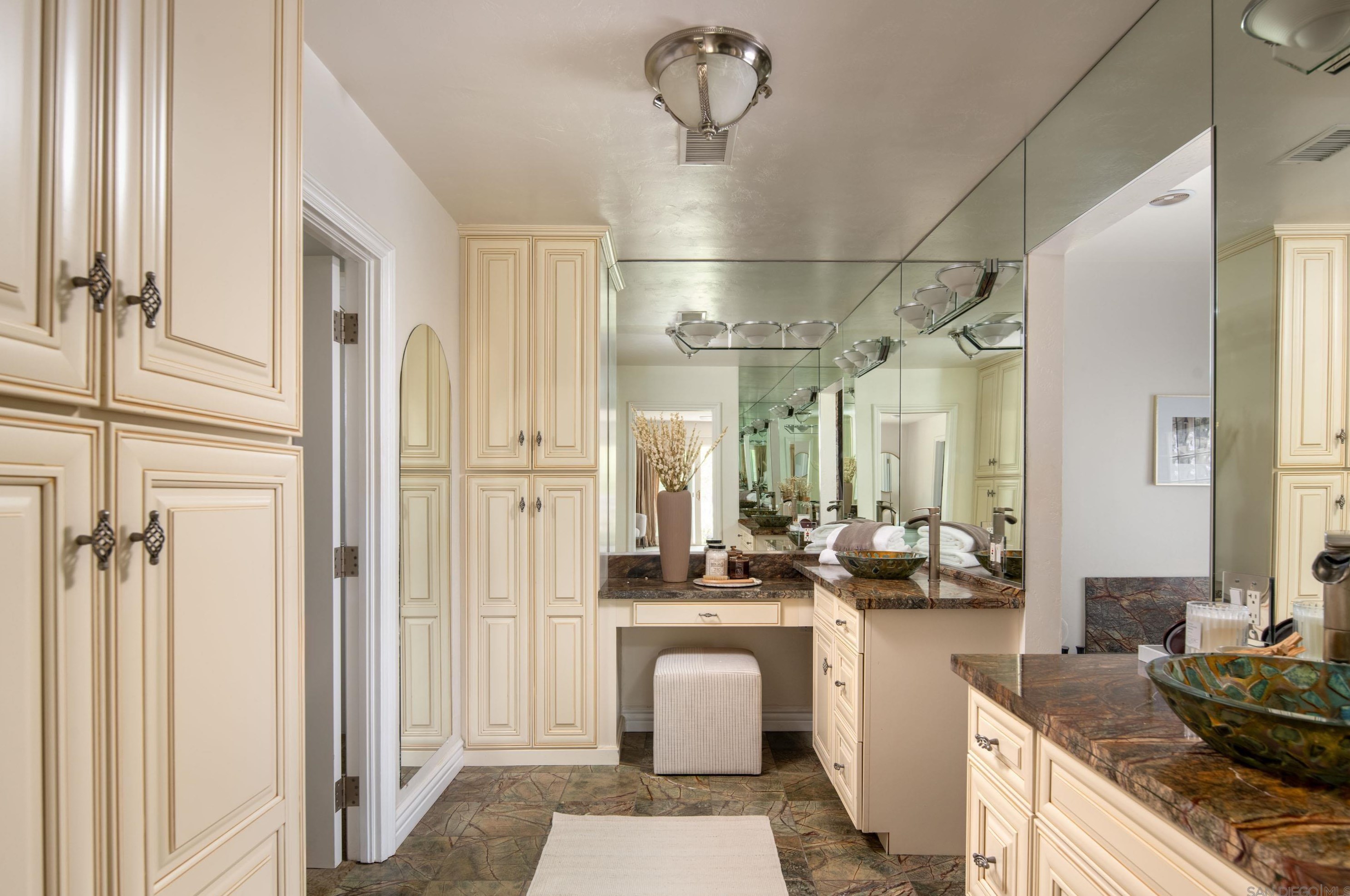 4650 La Rueda Dr, La Mesa CA 91941-5749 exterior