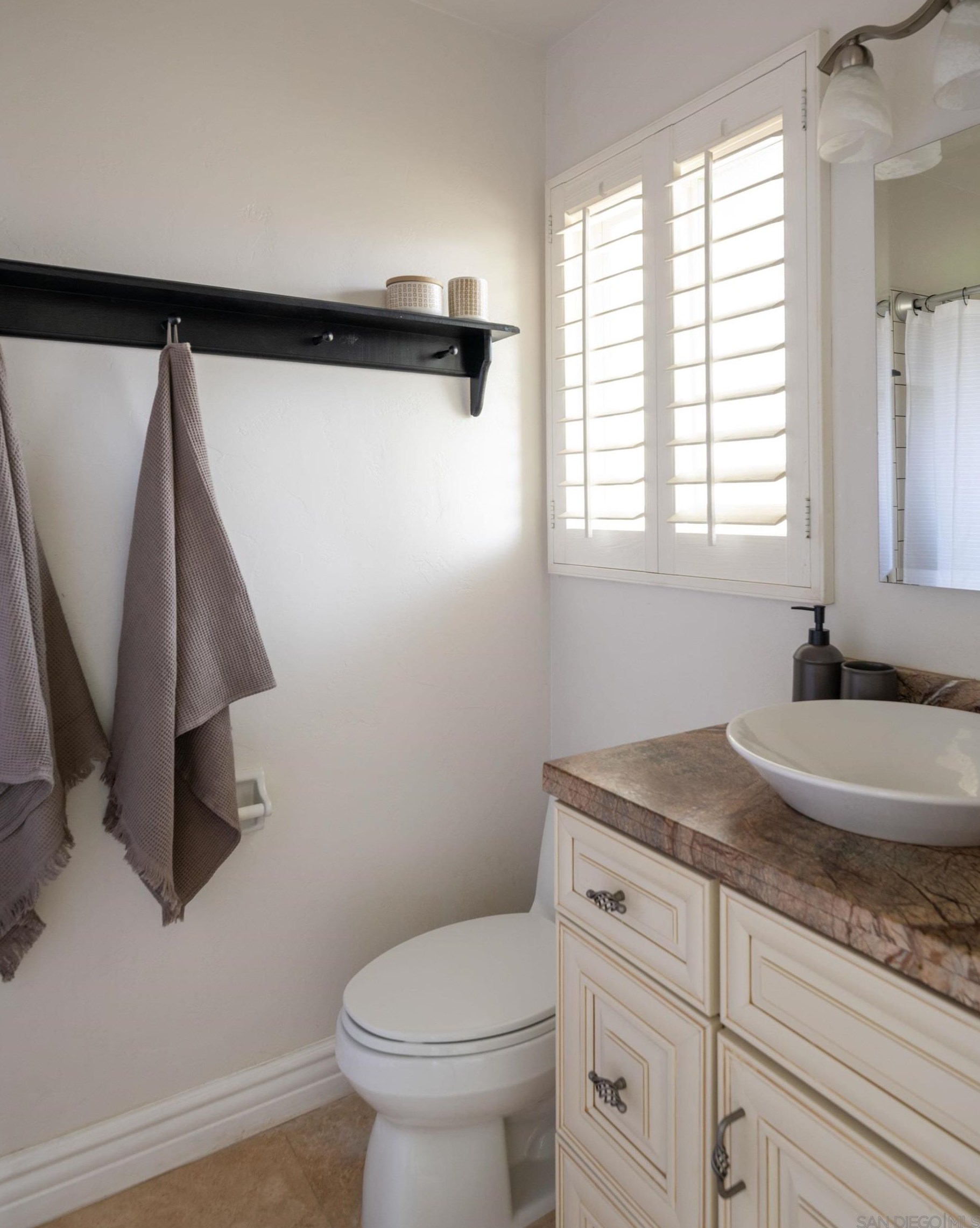 4650 La Rueda Dr, La Mesa CA 91941-5749 exterior