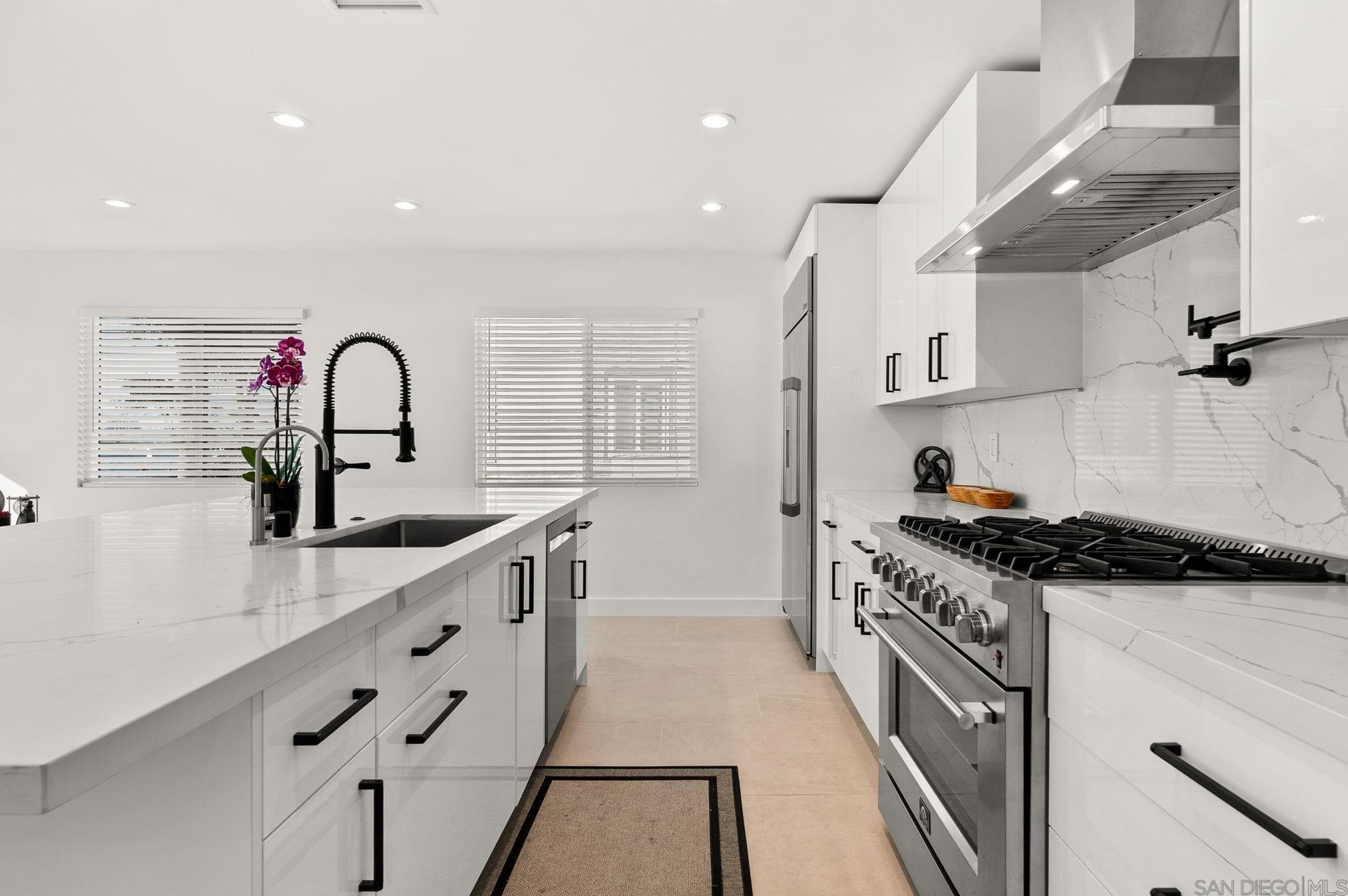 3445 Riviera Dr, San Diego CA 92109-5337 exterior