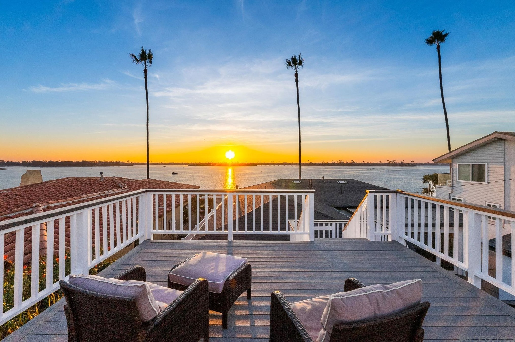 3445 Riviera Dr, San Diego CA 92109-5337 exterior