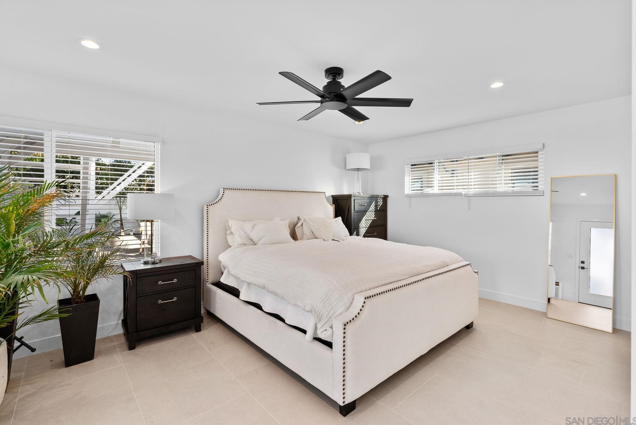 3445 Riviera Dr, San Diego CA 92109-5337 exterior