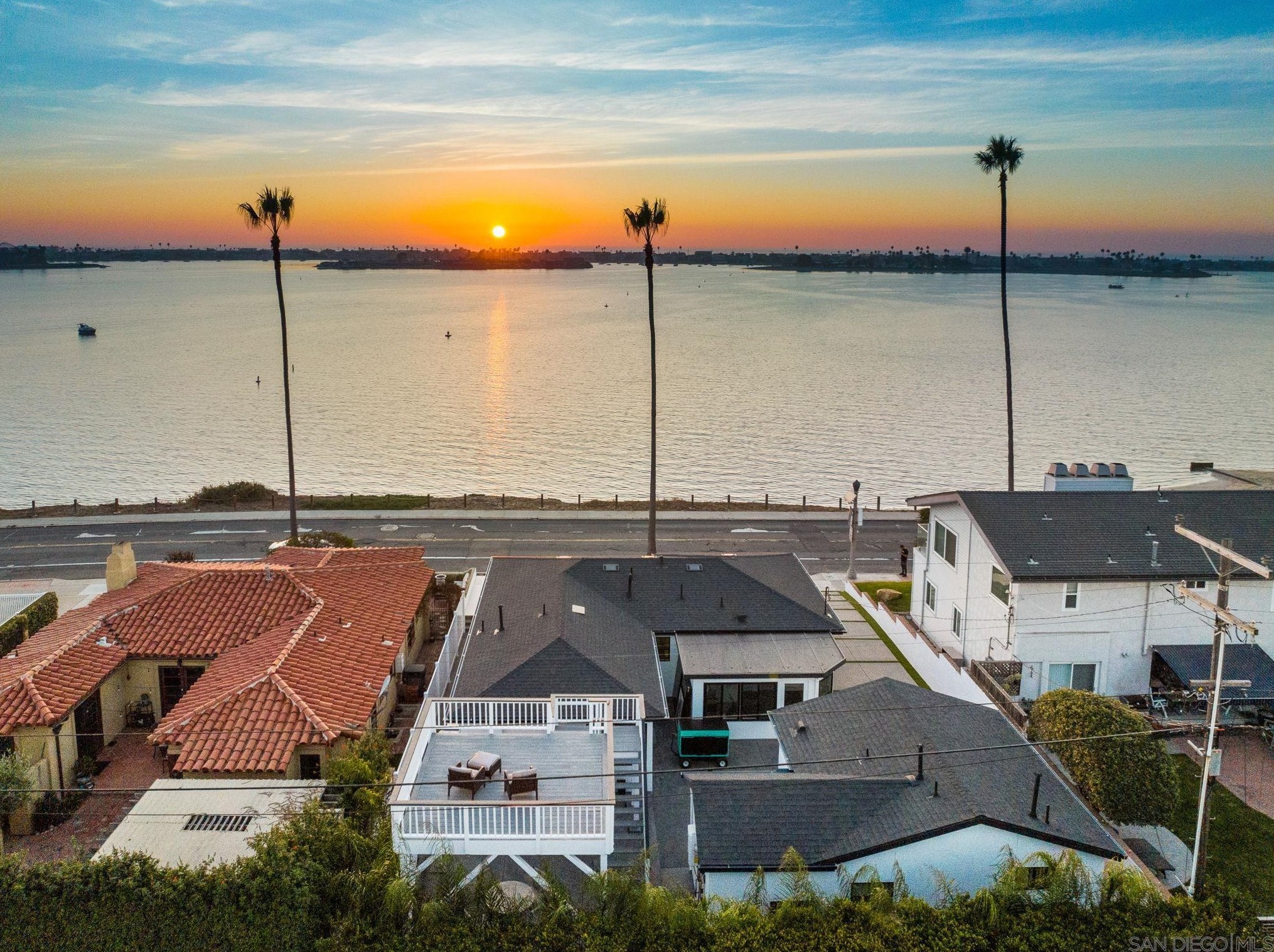 3445 Riviera Dr, San Diego CA 92109-5337 exterior