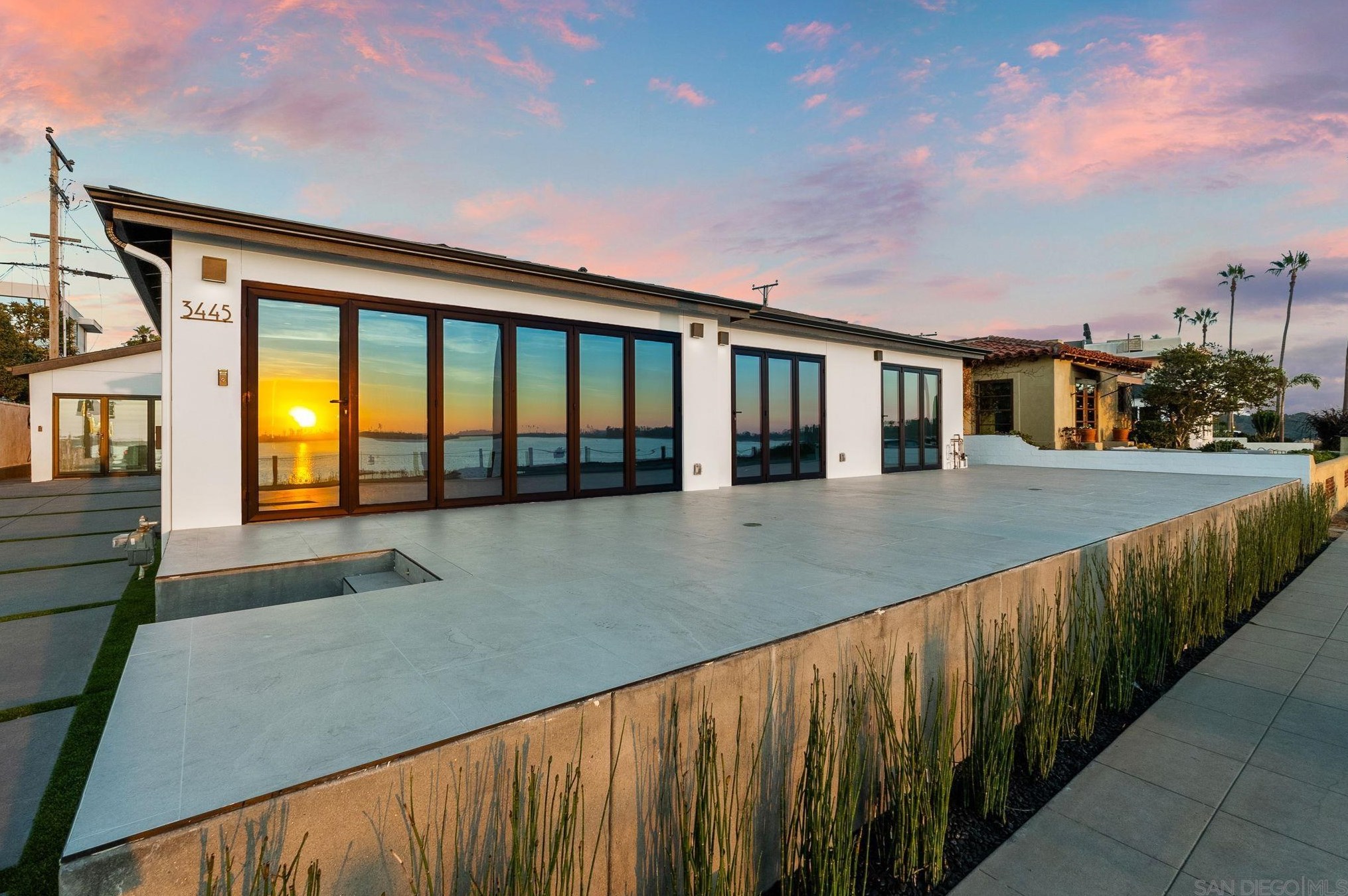 3445 Riviera Dr, San Diego CA 92109-5337 exterior