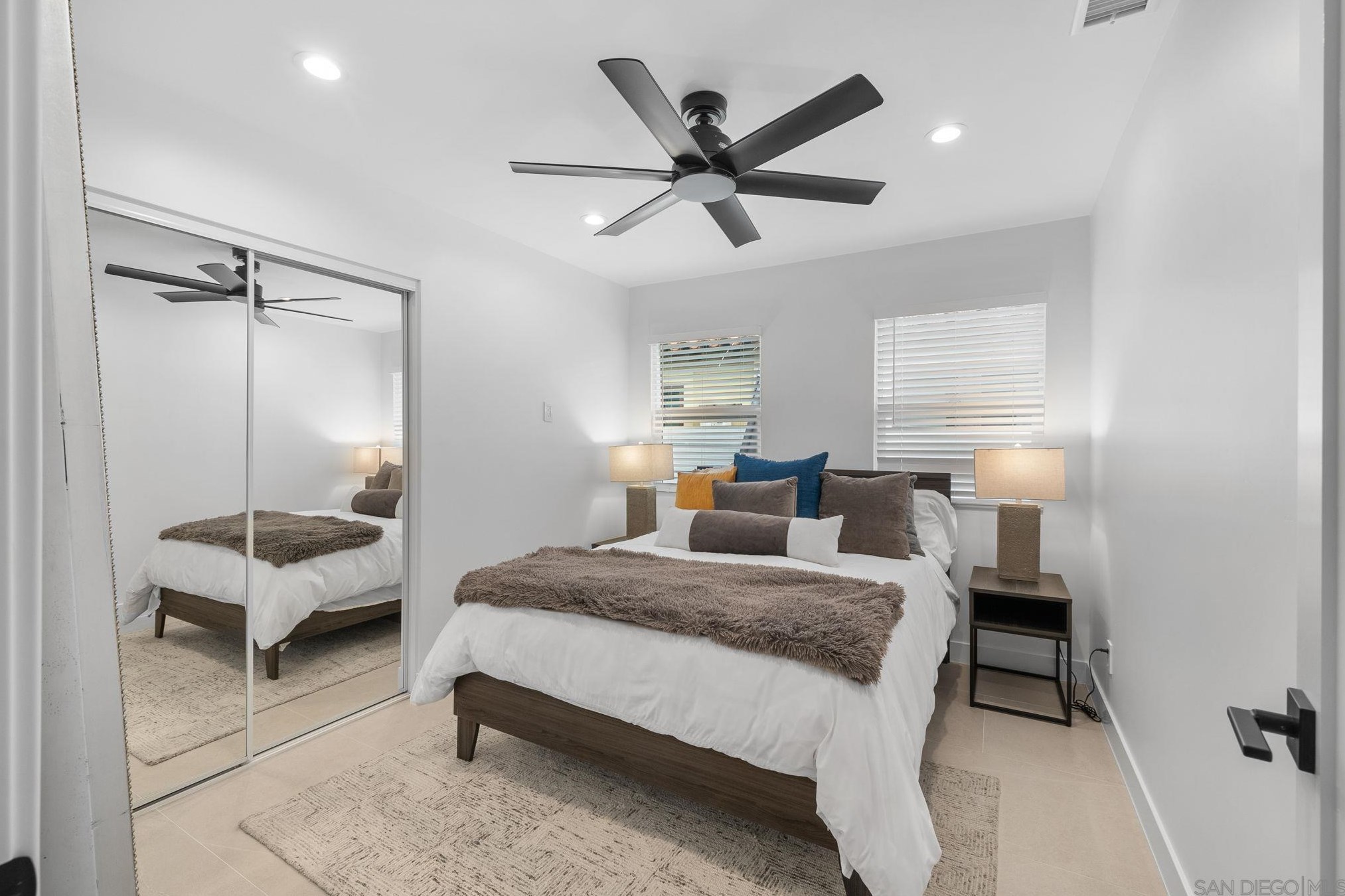 3445 Riviera Dr, San Diego CA 92109-5337 exterior