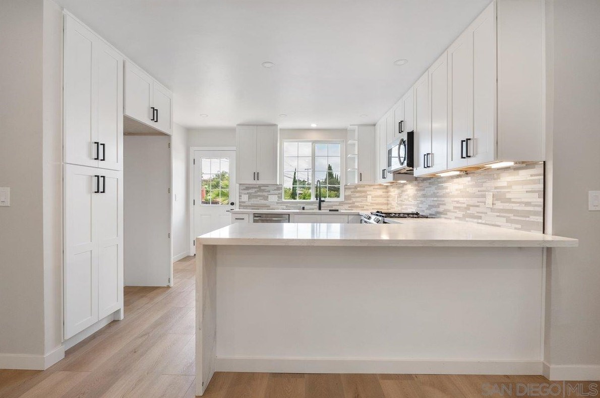 6665 Amherst St, San Diego CA 92115-2906 exterior