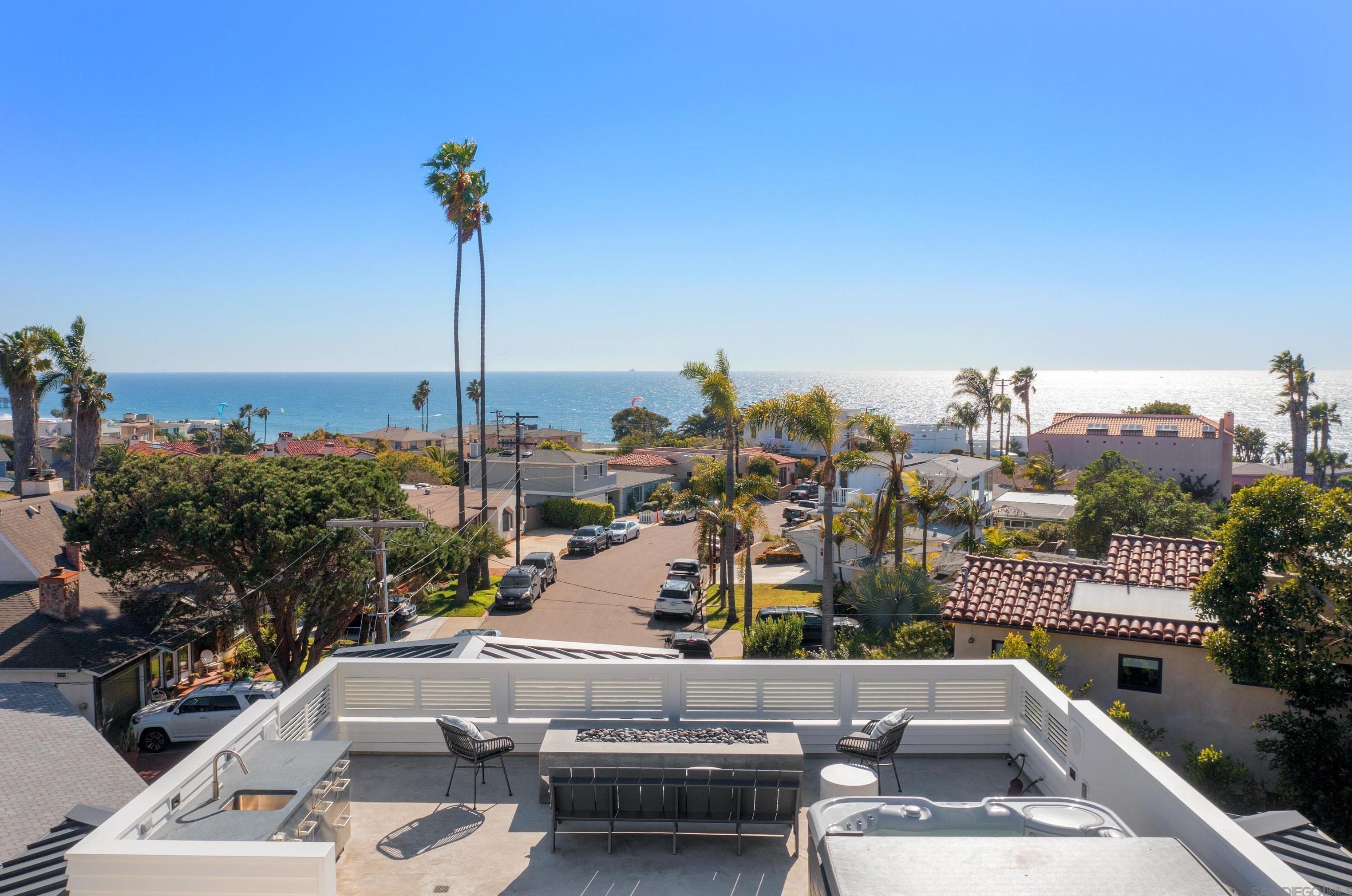 672 Pacific View Dr, San Diego, CA 92109