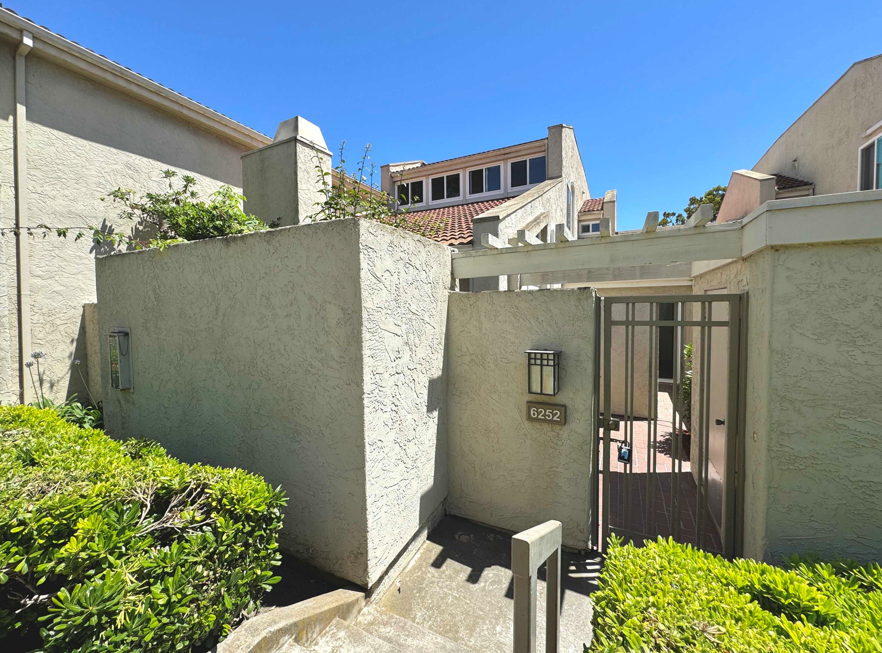 6252 Caminito Araya, San Diego, CA 92122-3443