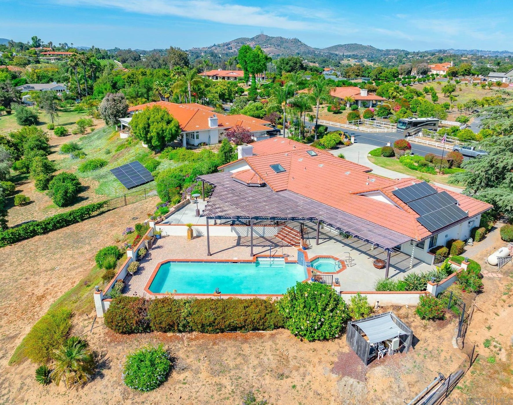 653 Tumble Creek Ln, Fallbrook, CA 92028