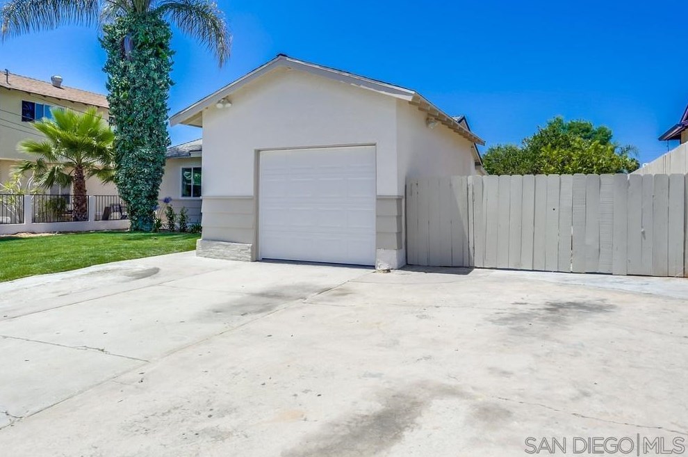 909 Goldenrod St, Escondido, CA 92027