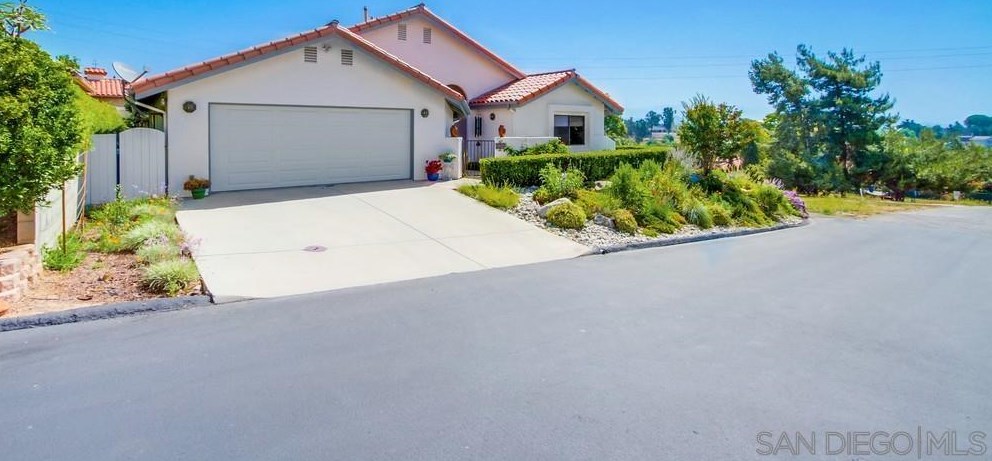 924 Ridge Heights Dr, Fallbrook, CA 92028