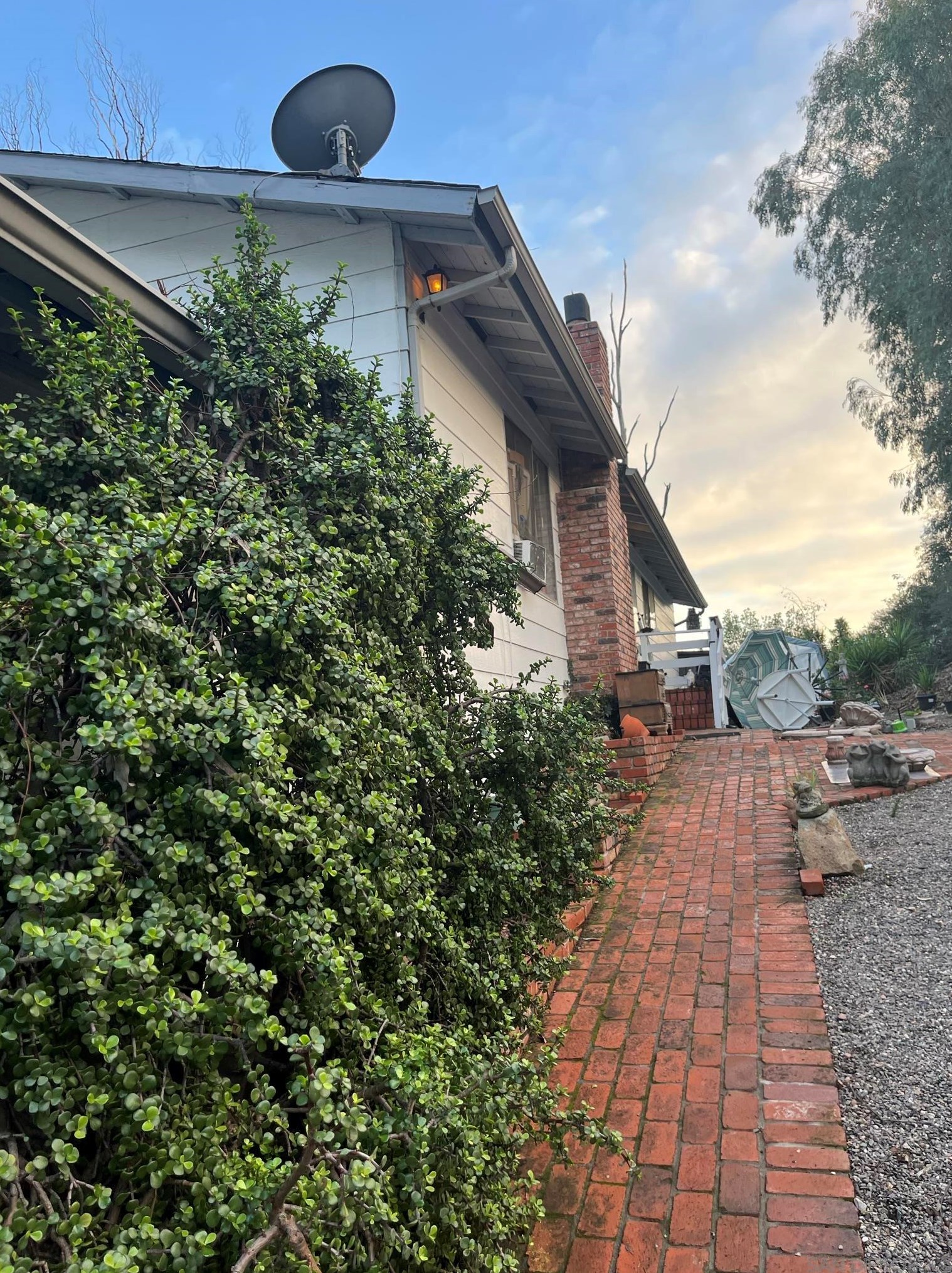 11264 Crazy Horse Dr, Lakeside, CA 92040