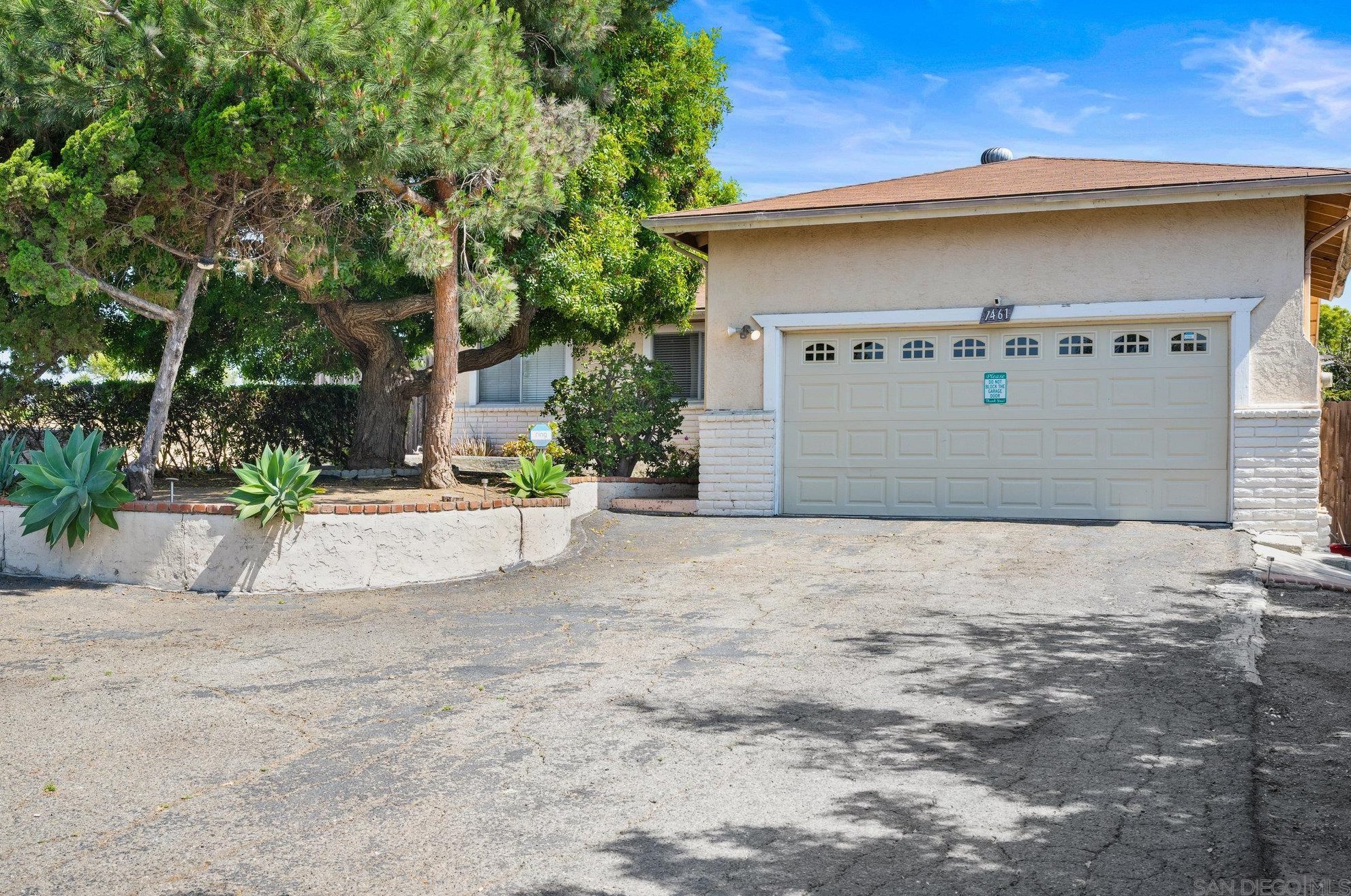 1461 Olive Ave, Vista, CA 92083
