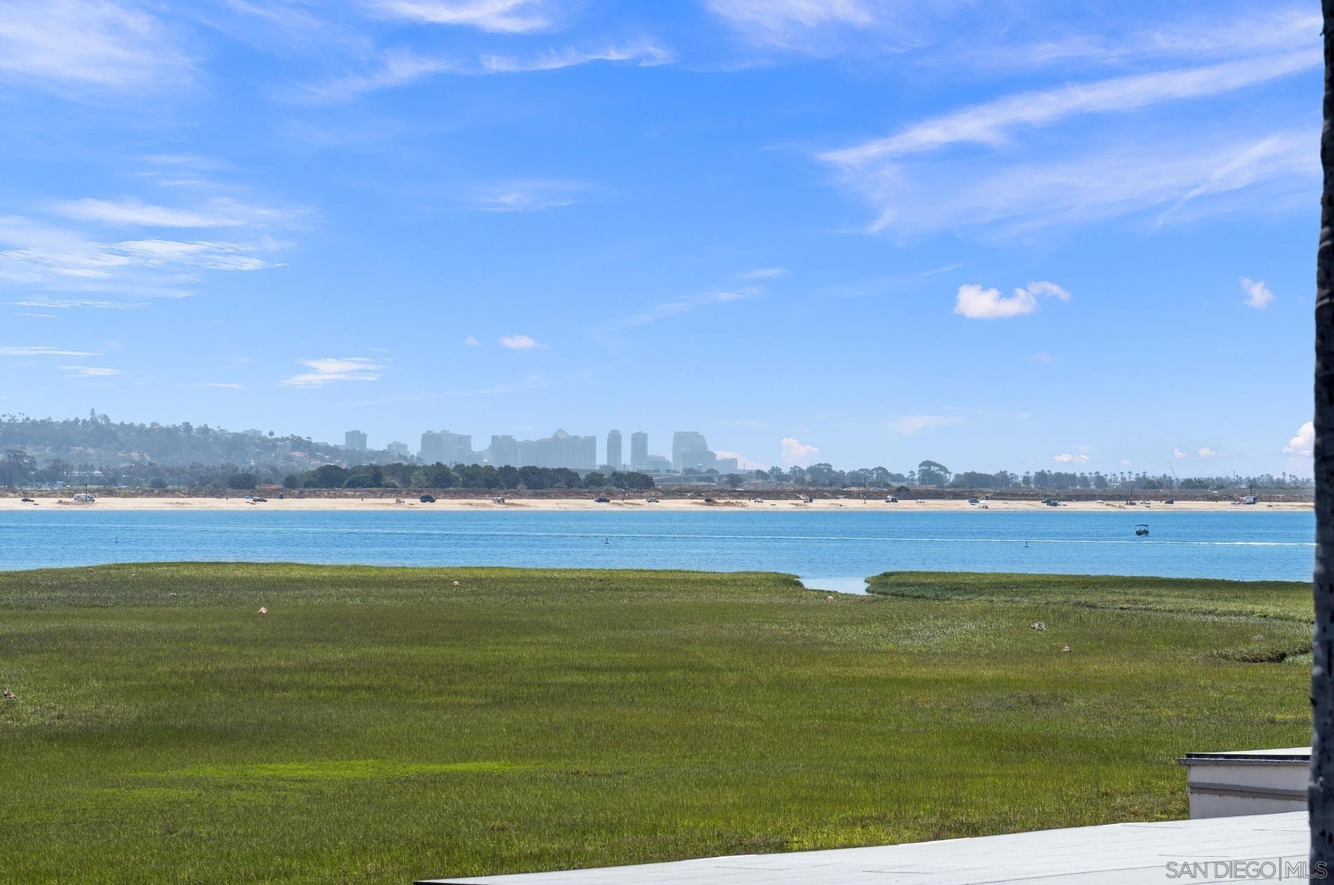 4015 Crown Point Dr 202, San Diego, CA 92109