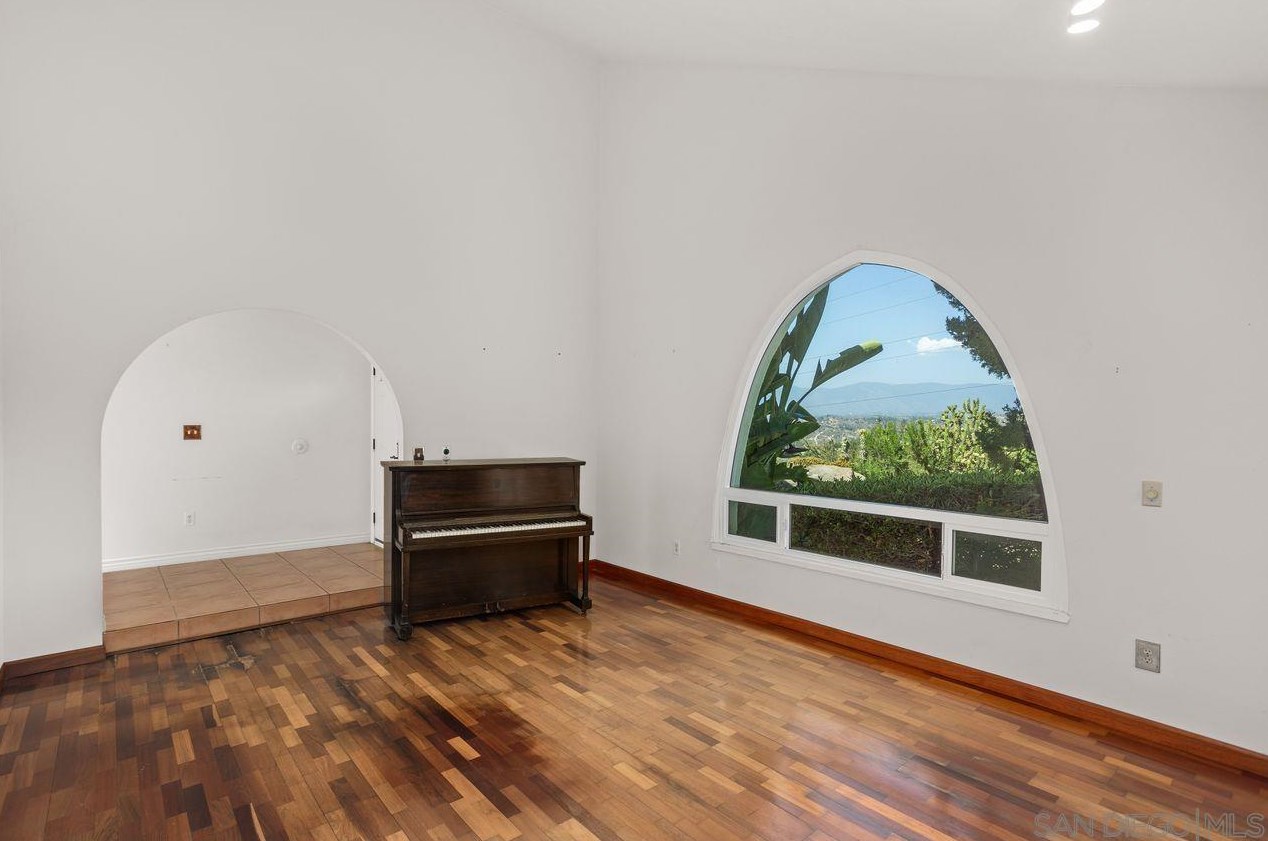 11049 Meadow Glen Way E, Escondido, CA 92026