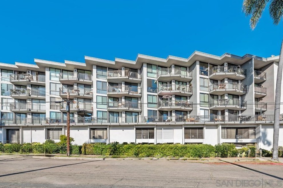 2414 Front St, San Diego CA 92101-1428 exterior