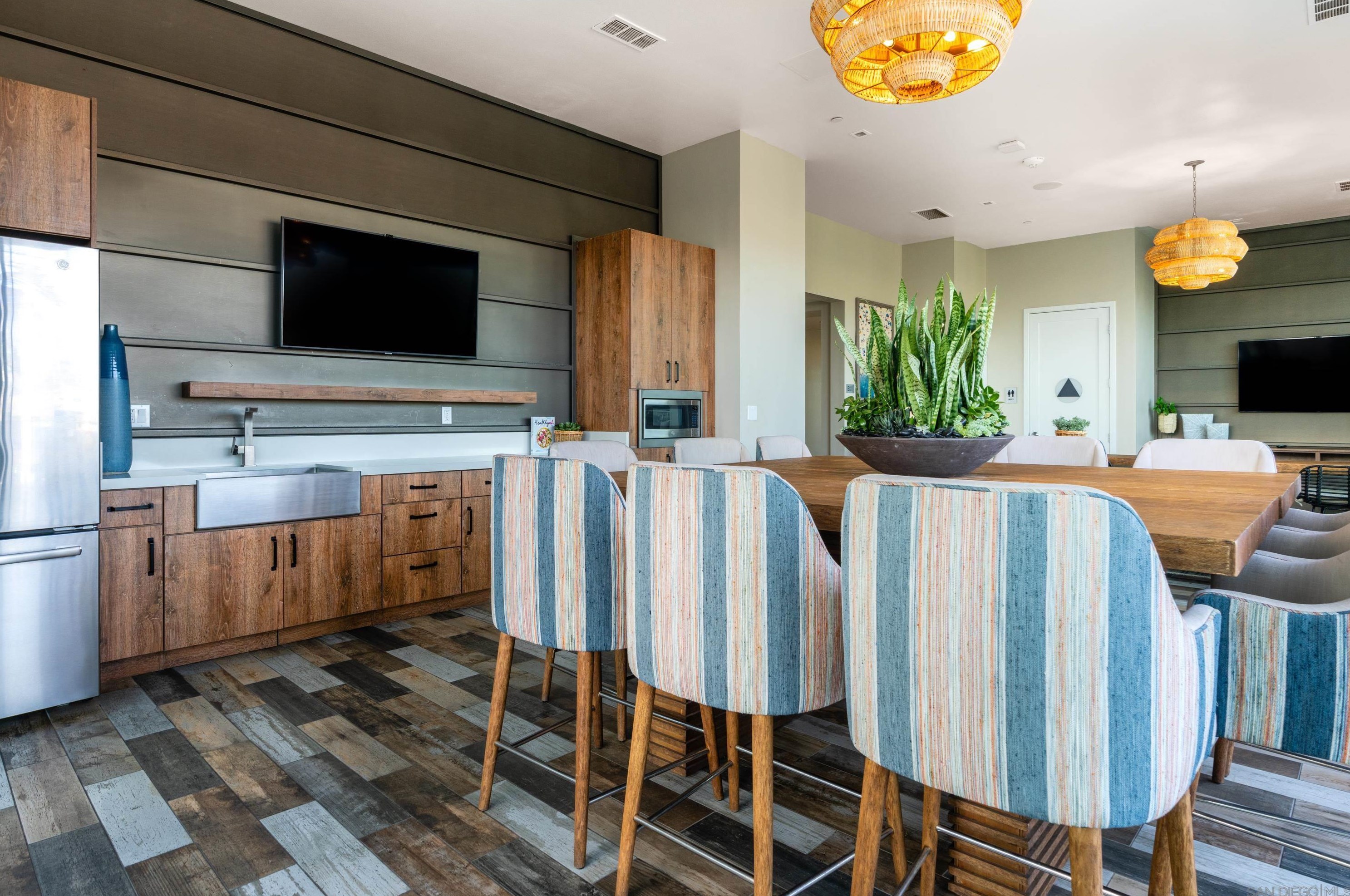 355 Cleveland St, Oceanside CA 92054-2529 exterior