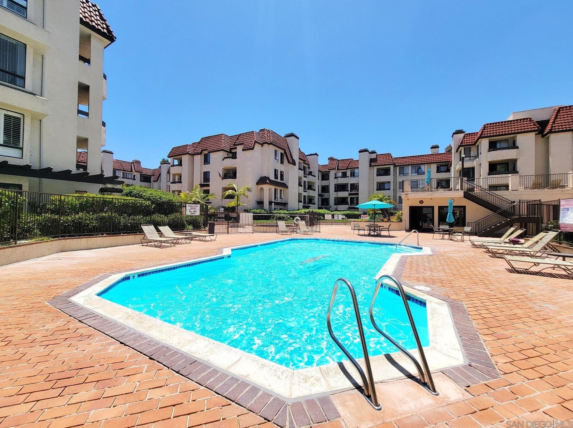 5895 Friars Rd, San Diego CA  92110-6015 exterior