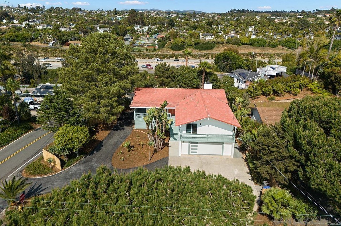 1283 Eolus Ave, Encinitas CA 92024-2186 exterior