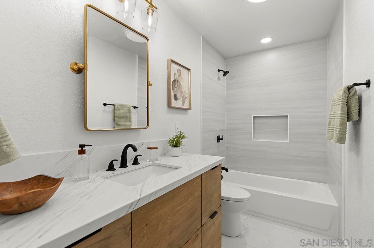 1283 Eolus Ave, Encinitas CA 92024-2186 exterior