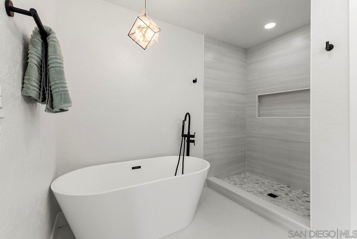 1283 Eolus Ave, Encinitas CA 92024-2186 exterior