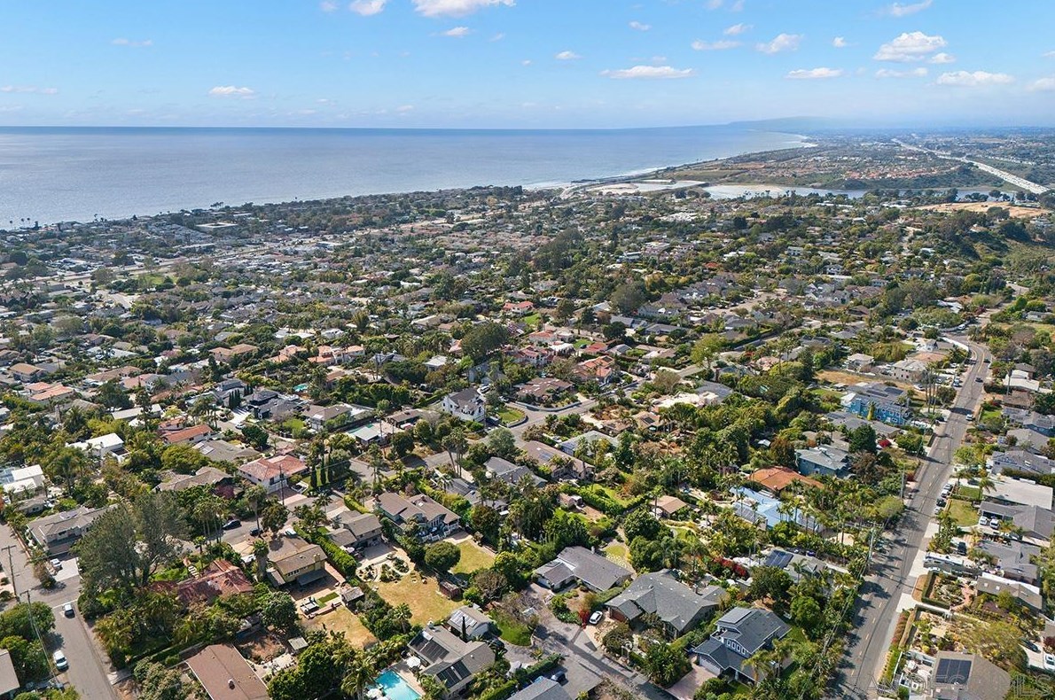 1283 Eolus Ave, Encinitas CA 92024-2186 exterior