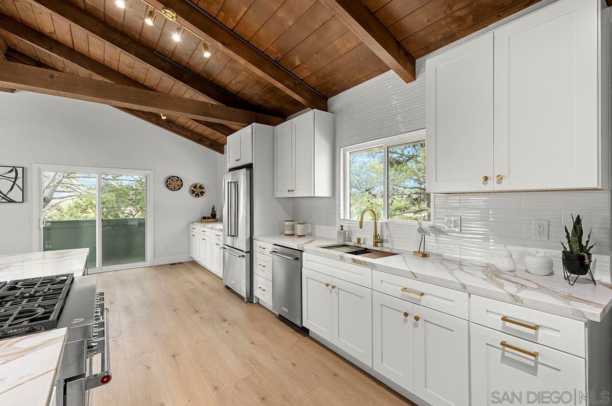 1283 Eolus Ave, Encinitas CA 92024-2186 exterior