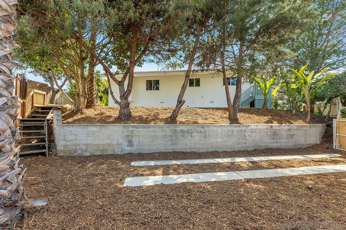 1283 Eolus Ave, Encinitas CA 92024-2186 exterior