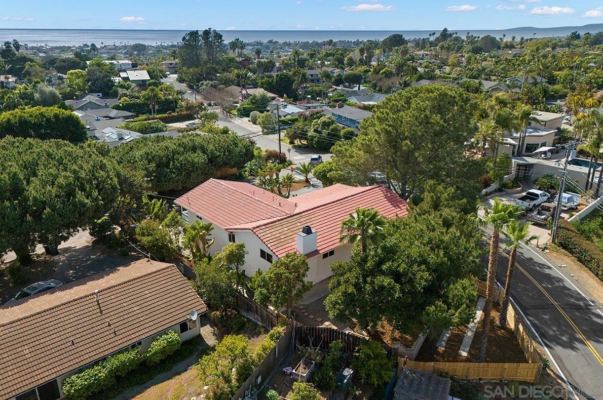 1283 Eolus Ave, Encinitas CA 92024-2186 exterior