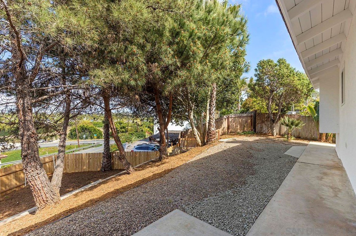 1283 Eolus Ave, Encinitas CA 92024-2186 exterior