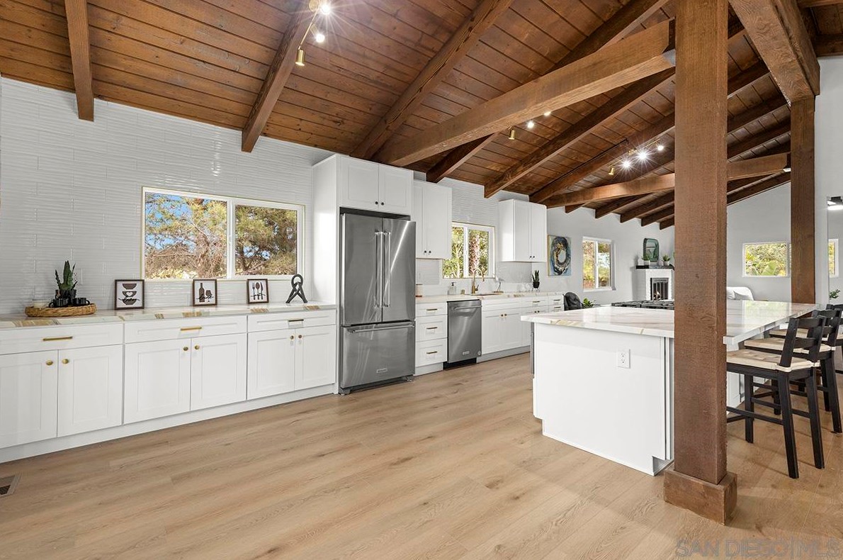 1283 Eolus Ave, Encinitas CA 92024-2186 exterior