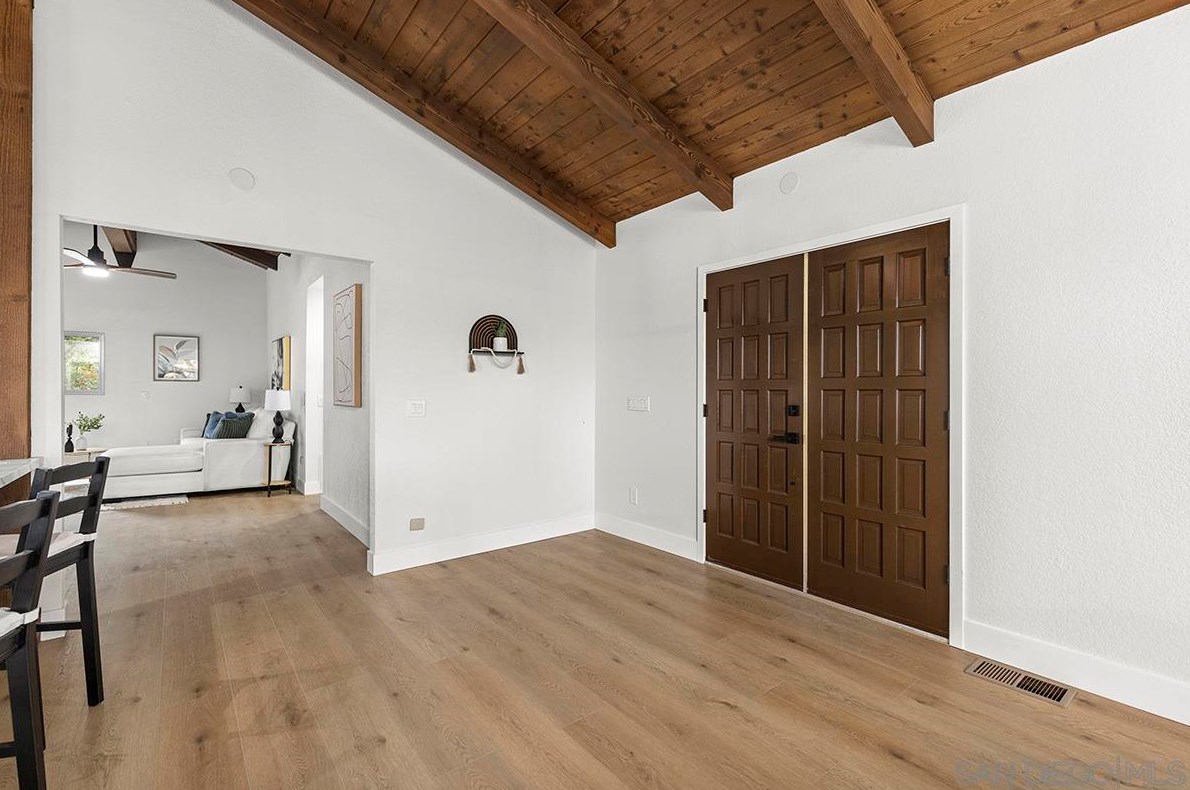 1283 Eolus Ave, Encinitas CA 92024-2186 exterior