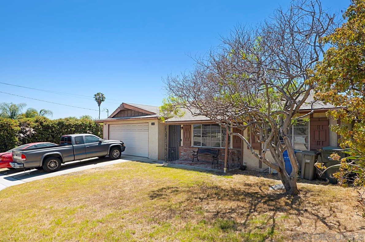 1246 Woodrail Dr, Vista, CA 92083