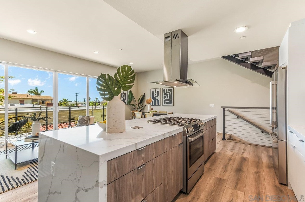 3735 31 St, San Diego CA 92113-2526 exterior