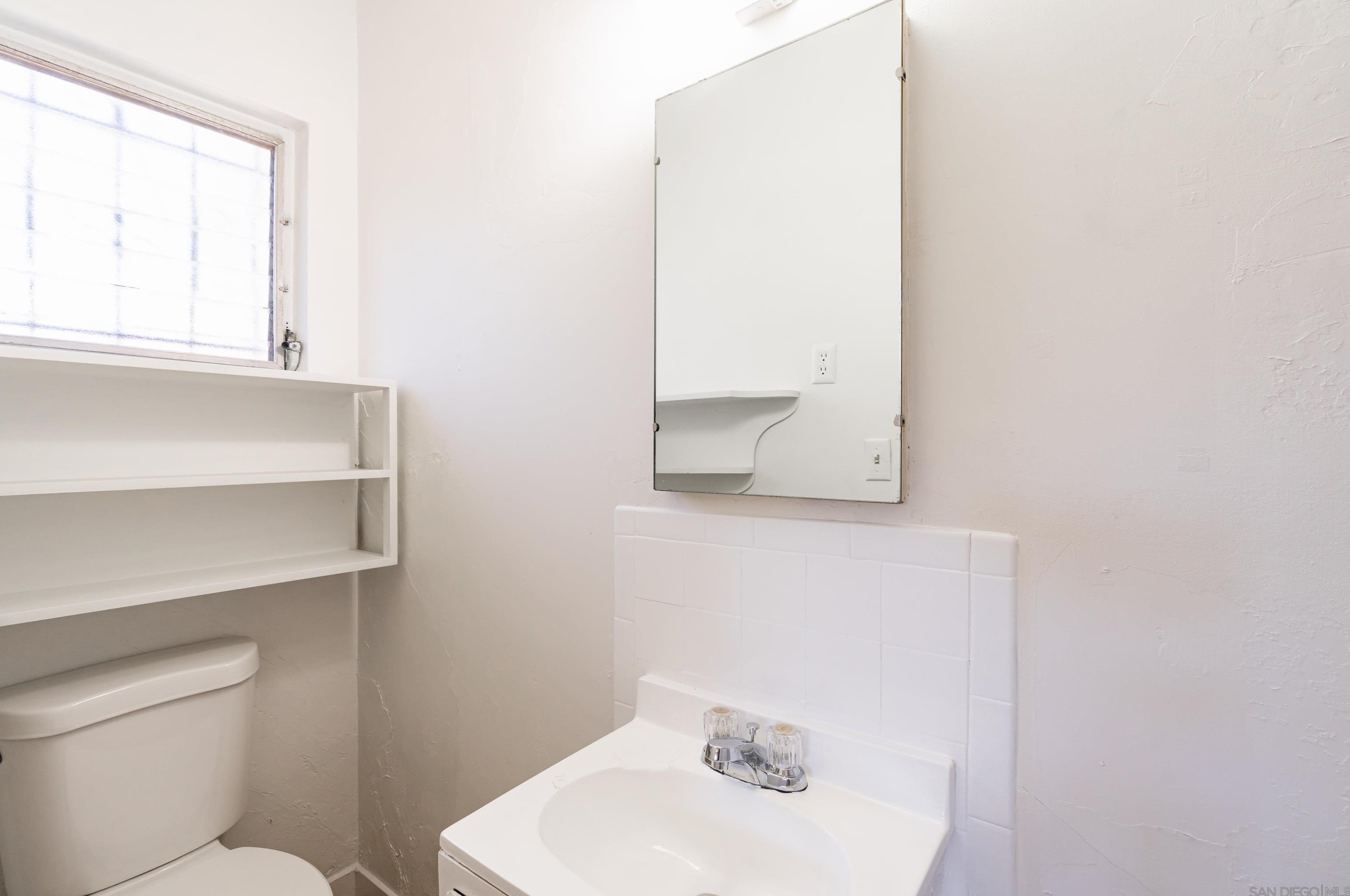 5782 Cumberland St, San Diego CA  92139-3008 exterior