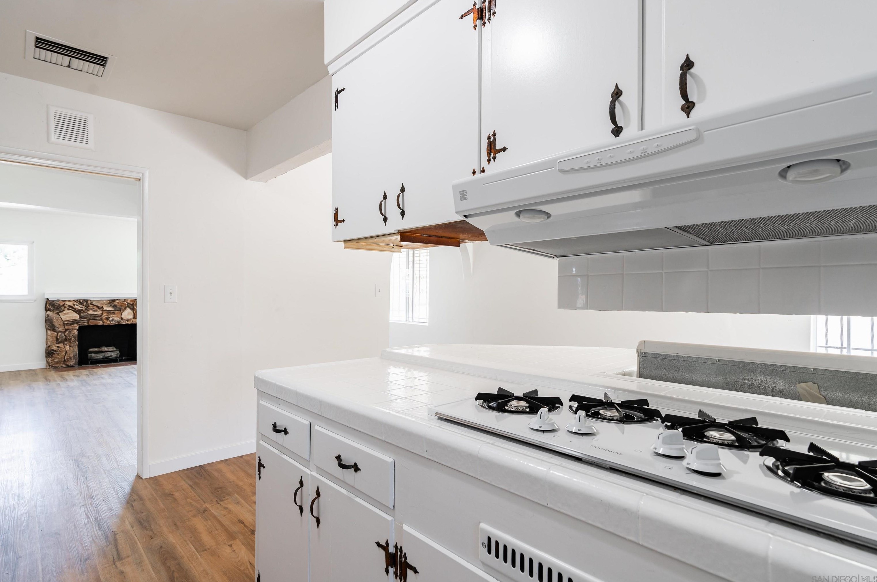 5782 Cumberland St, San Diego CA  92139-3008 exterior