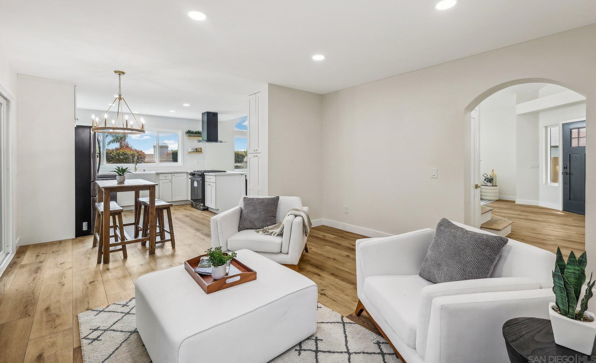 1550 Madrid Dr, Vista CA  92081-5007 exterior