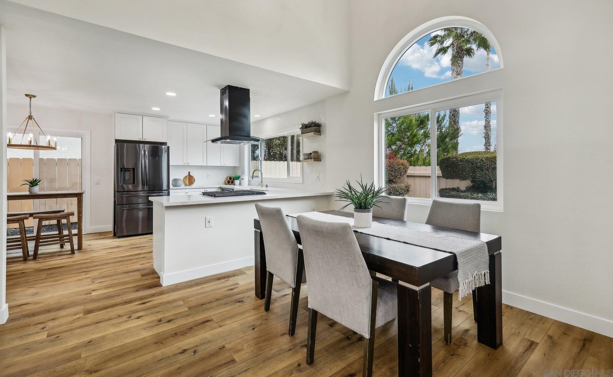 1550 Madrid Dr, Vista CA  92081-5007 exterior