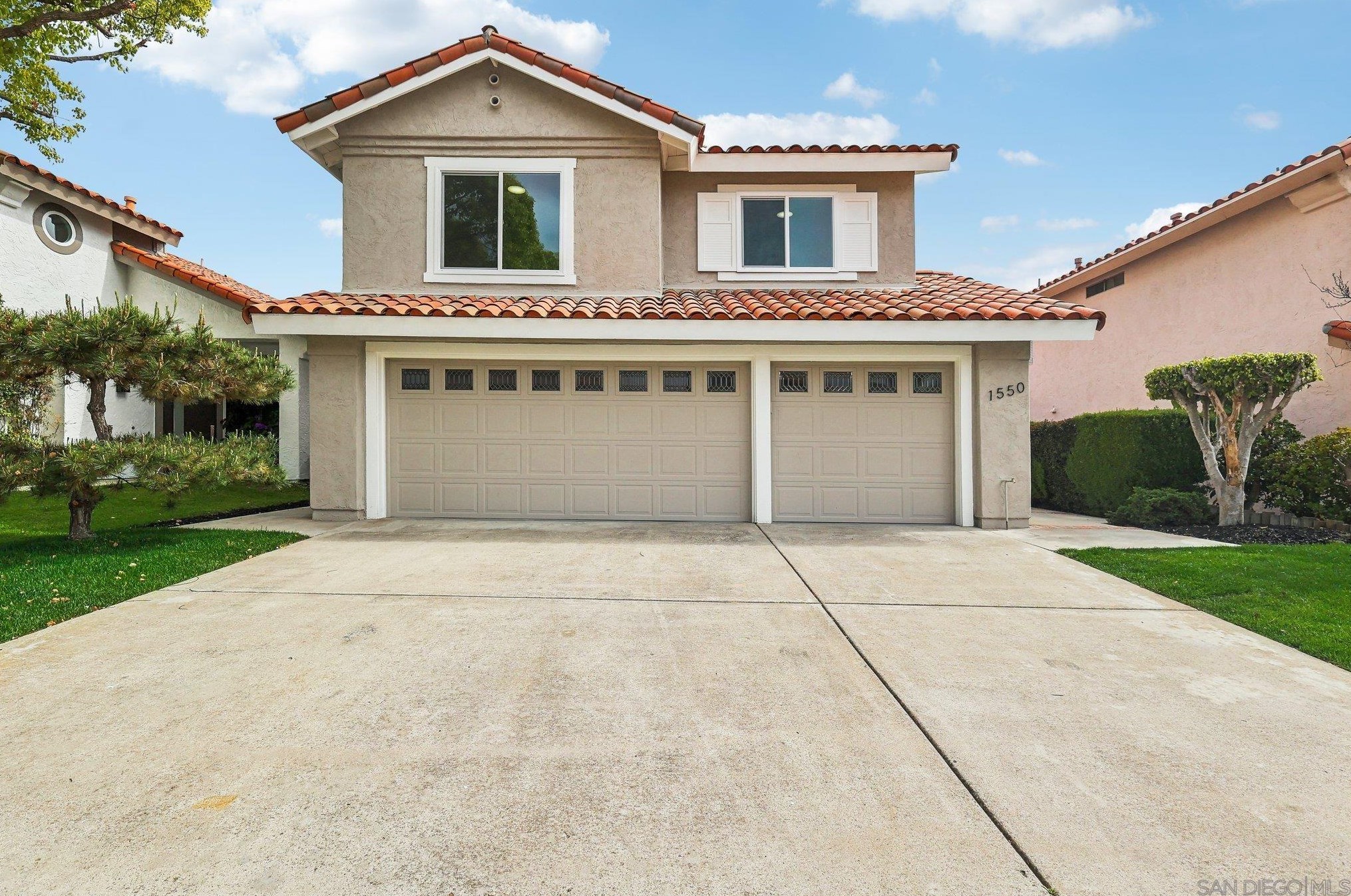 1550 Madrid Dr, Vista CA  92081-5007 exterior