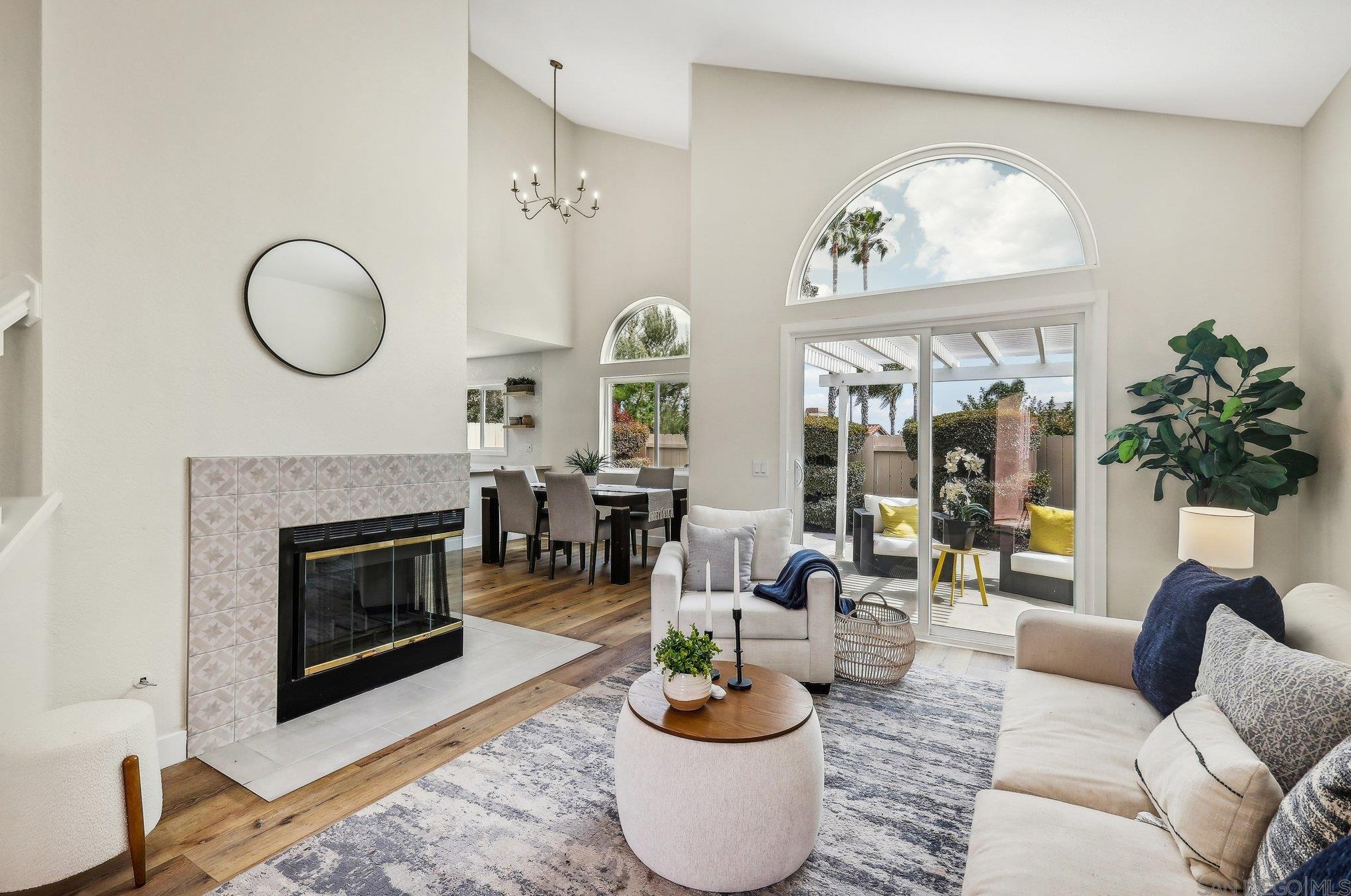 1550 Madrid Dr, Vista CA  92081-5007 exterior