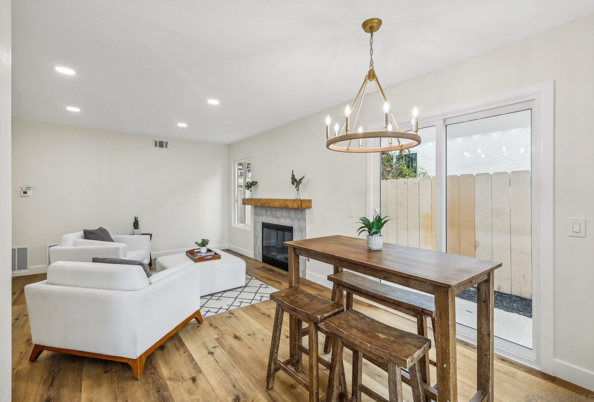 1550 Madrid Dr, Vista CA  92081-5007 exterior