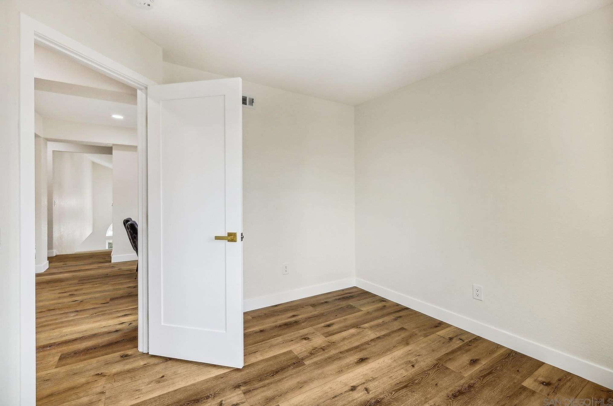 1550 Madrid Dr, Vista CA  92081-5007 exterior