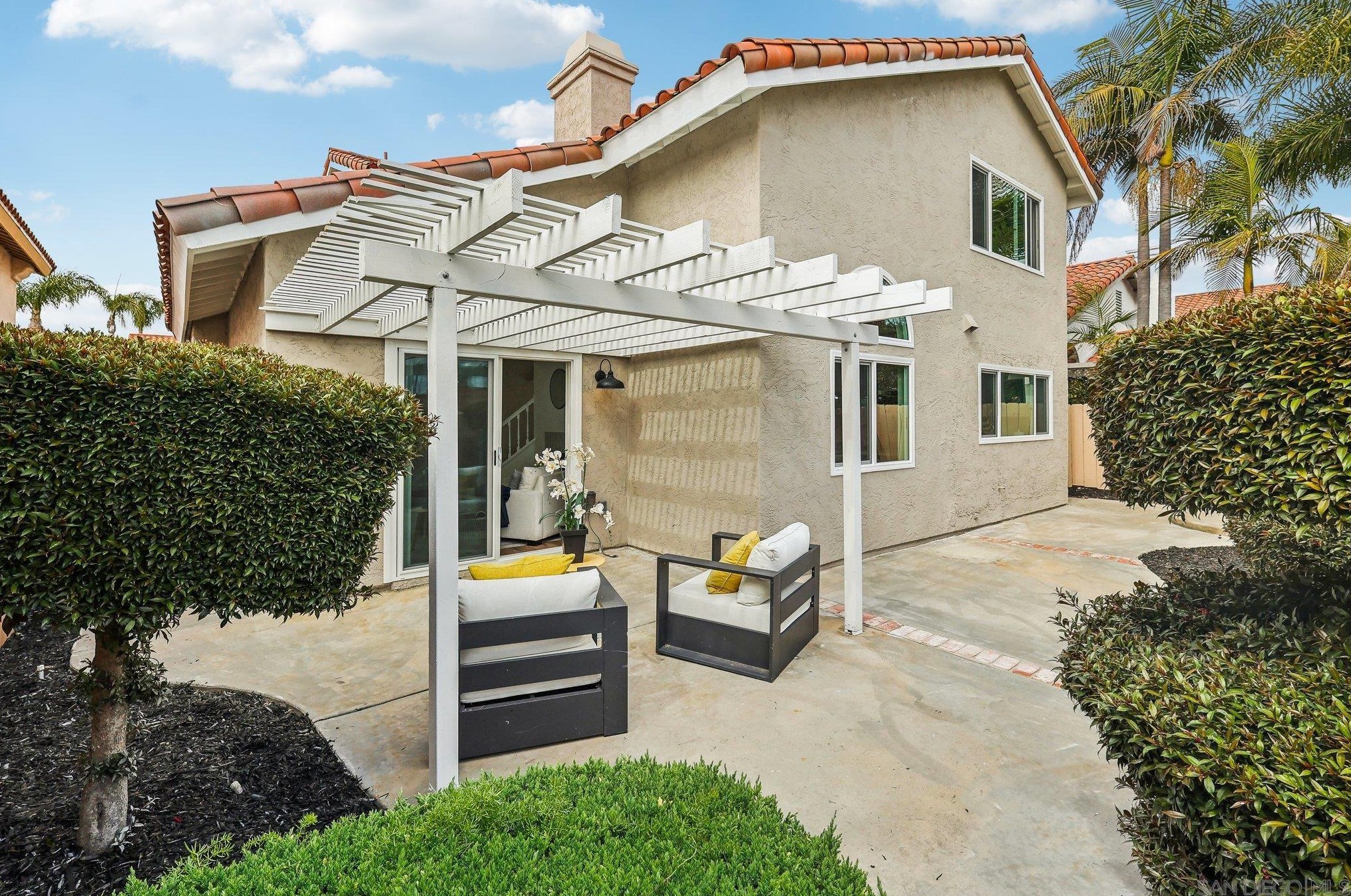 1550 Madrid Dr, Vista CA  92081-5007 exterior