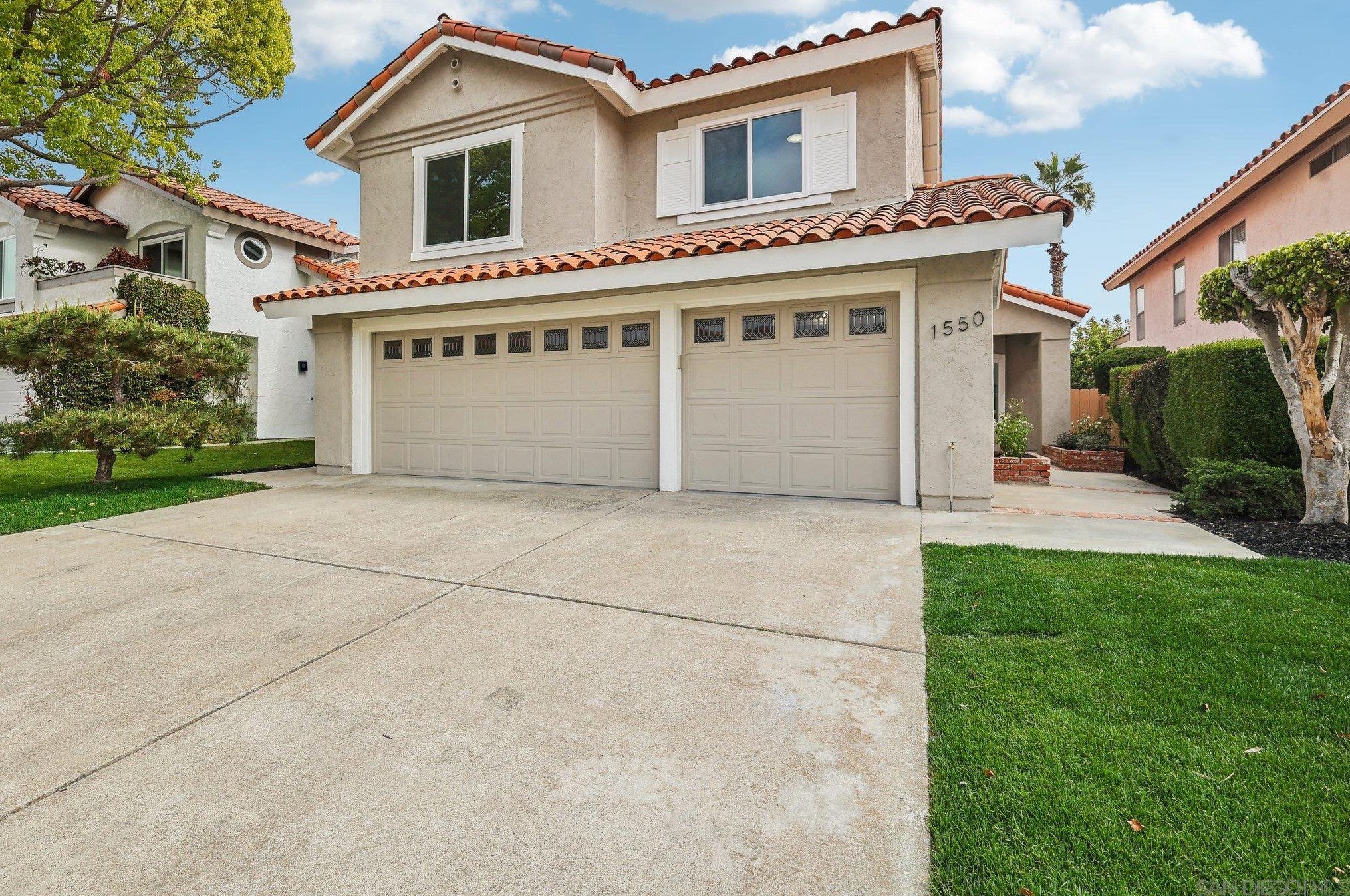 1550 Madrid Dr, Vista CA  92081-5007 exterior