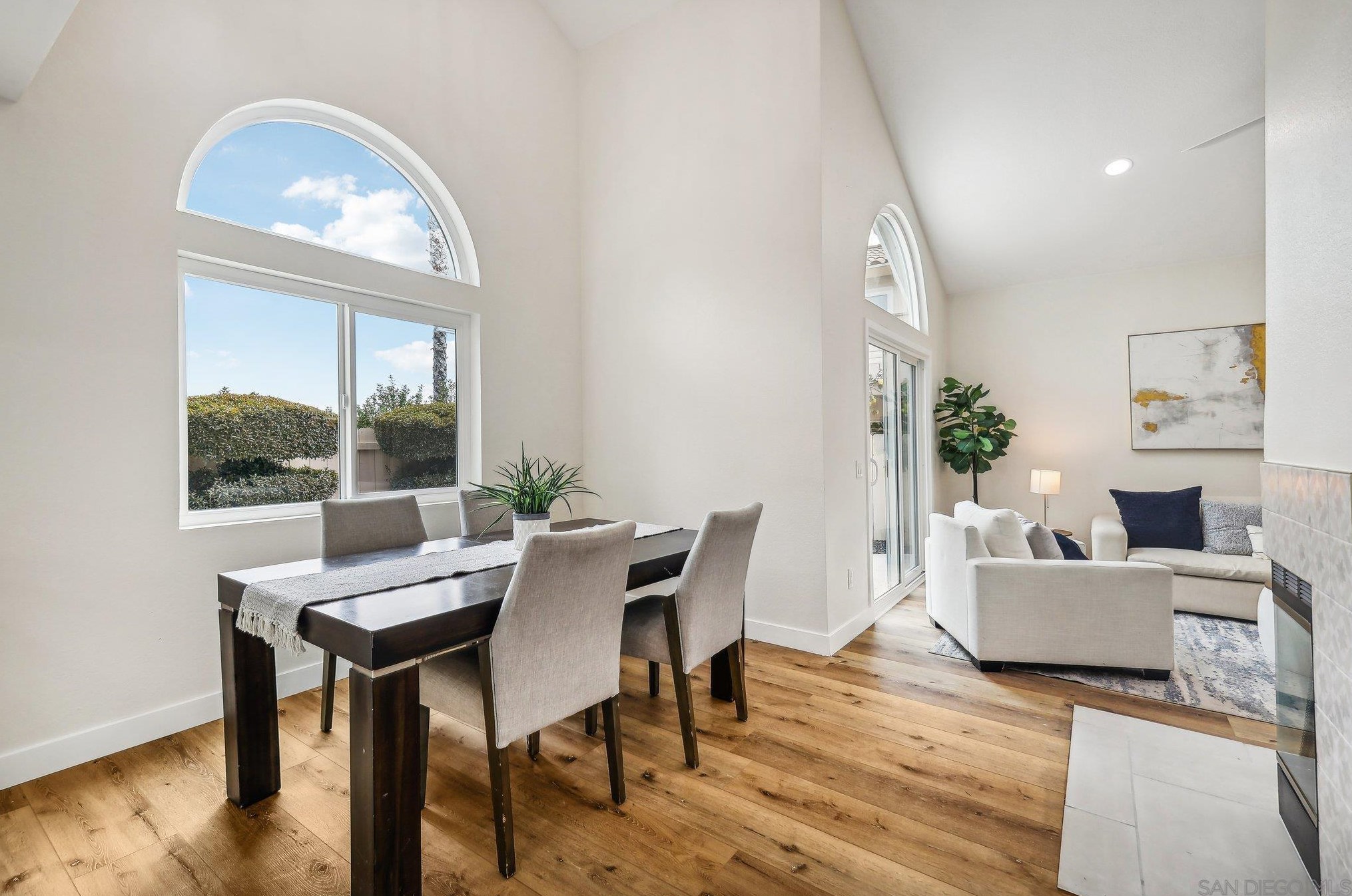 1550 Madrid Dr, Vista CA  92081-5007 exterior